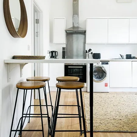 Charming 1 Bedroom *